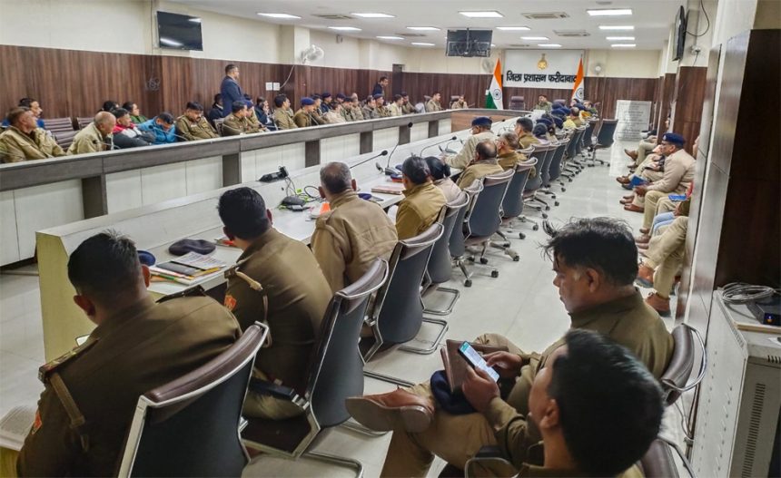 फरीदाबाद पुलिस के अनुसंधान अधिकारियों को महिला व बाल अपराध, मानव तस्करी व पोक्सो एक्ट में हुए बदलाव के बारे में जानकारी देने के लिए सेक्टर 12 में आयोजित की गई ट्रेनिंग