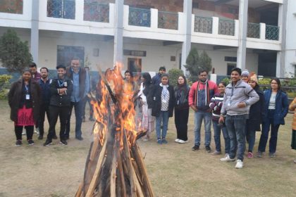 लिंग्याज विद्यापीठ में हर्षोल्लास और परंपरा के साथ मनाया गया लोहड़ी का पर्व