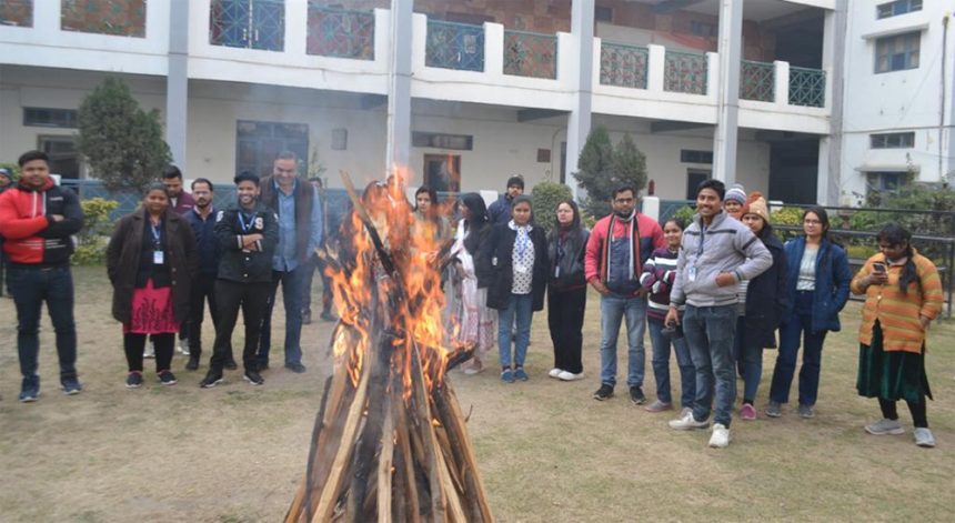 लिंग्याज विद्यापीठ में हर्षोल्लास और परंपरा के साथ मनाया गया लोहड़ी का पर्व