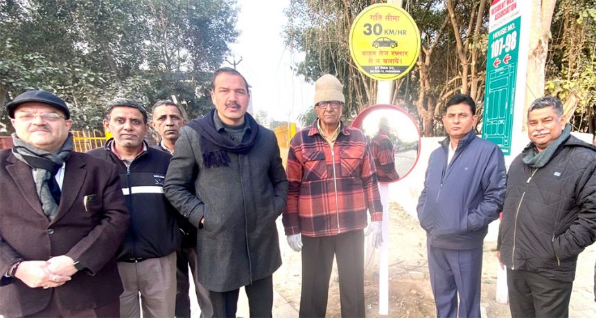ब्लांक डीटू के हर चौराहे पर एक दर्जन गति सीमा साईन बोर्ड व कोनवैकस मीरर लगवाए गए
