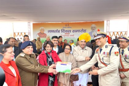 75वें गणतंत्र दिवस के अवसर पर मुख्य अतिथि परिवहन मंत्री श्री मूलचंद शर्मा ने परेड की ली सलामी