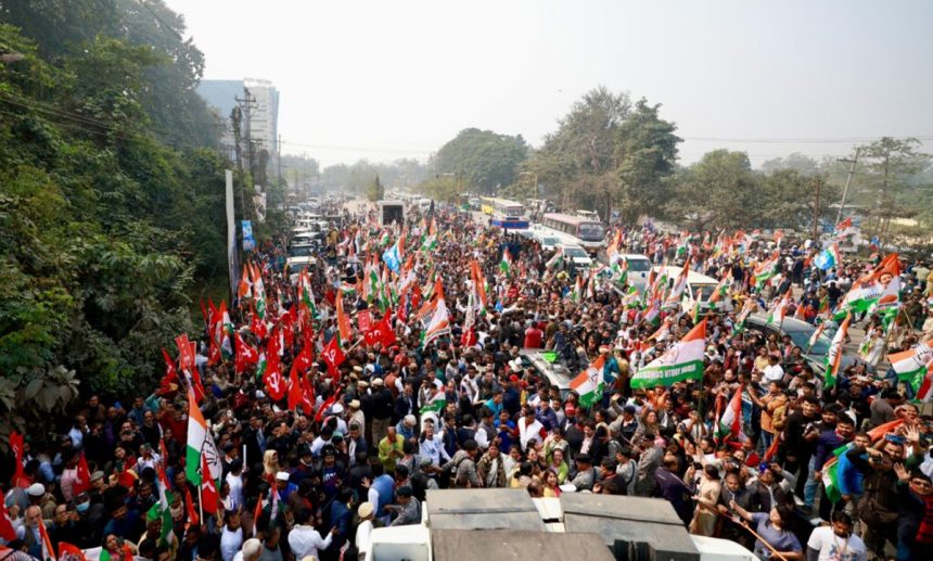 असम में कांग्रेस कार्यकर्ताओं ने पुलिस बैरिकेडिंग तोड़ी, न्याय यात्रा को गुवाहाटी शहर में जाने से रोका जा रहा था