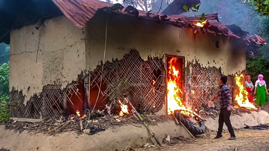 मणिपुर में तीन लोगों की हत्या: तीनों मैतेई, लकड़ी बीनने गए थे, कुकी समुदाय ने घात लगाकर हमला किया