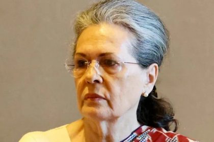 सोनिया बोलीं- सत्ताधीशों के लिए धर्मनिरपेक्षता अपमानजनक बन गई है