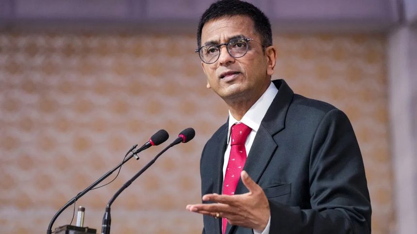 CJI बोले- वकील साहब धीरे बोलें, वर्ना बाहर कर दूंगा