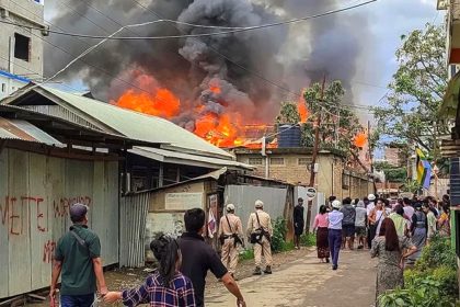 मणिपुर के मोरेह में सुरक्षाबलों पर हमला, एक की मौत, उपद्रवियों ने पुलिस चौकी पर बम फेंके