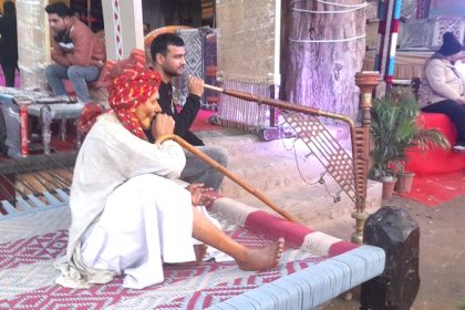 पगड़ी बंधाओ के साथ हुक्का विद सेल्फी से आकर्षित हो रहे पर्यटक