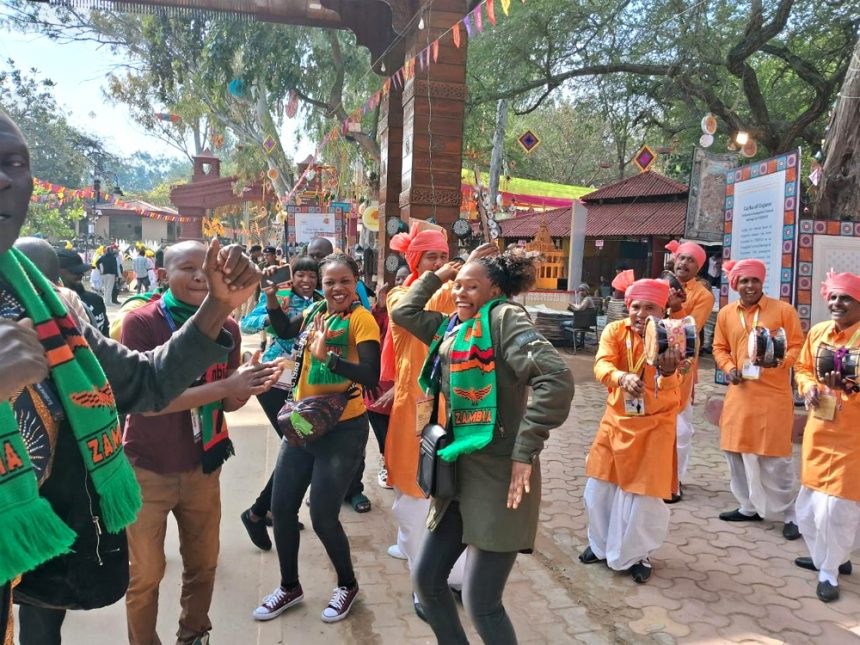 हो आया-आया रे सुरजकुंड का मेला गीत पर जमकर थिरके पर्यटक