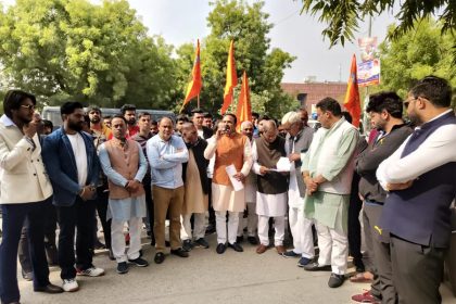 अनंगपुर गांव में चर्च निर्माण के विरोध में ग्रामीणों ने ज्ञापन सौंपा