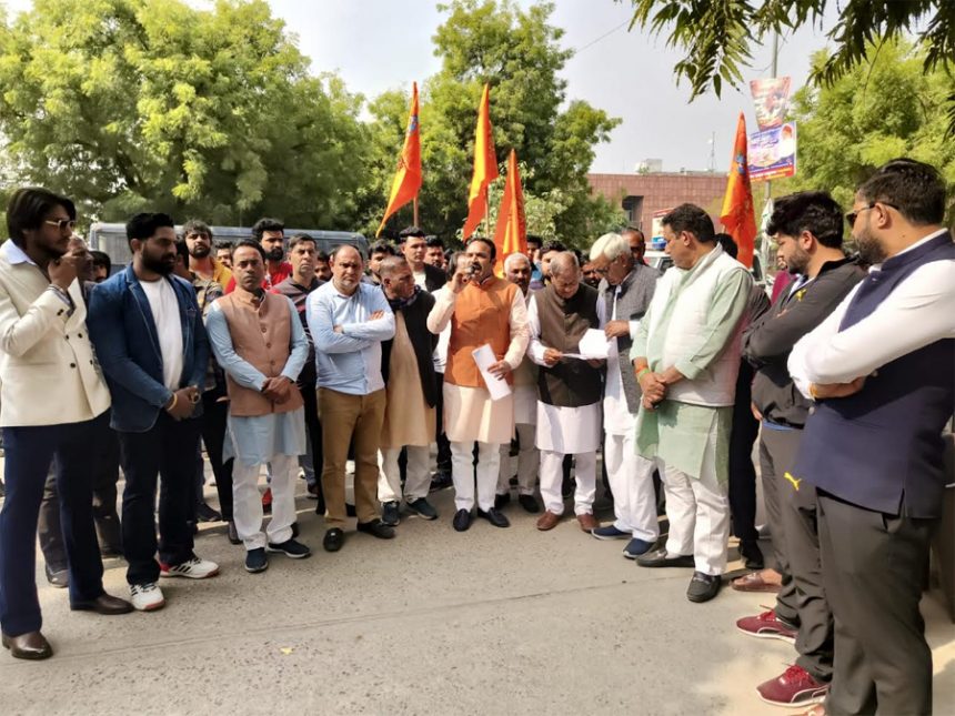 अनंगपुर गांव में चर्च निर्माण के विरोध में ग्रामीणों ने ज्ञापन सौंपा