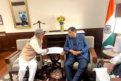 जेवर-फरीदाबाद राजमार्ग पर मोहना गांव में उतार-चढ़ाव को लेकर केंद्रीय मंत्री नितिन गडक़री से मिले केंद्रीय राज्यमंत्री कृष्णपाल गुर्जर