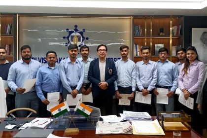 फीस 33 हजार, स्कॉलरशिप 2 लाख और नौकरी हाथों हाथ