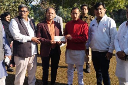 विधायक राजेश नागर ने बाबा सूरदास गौशाला को 1.23 लाख रुपये का चैक सौंपा
