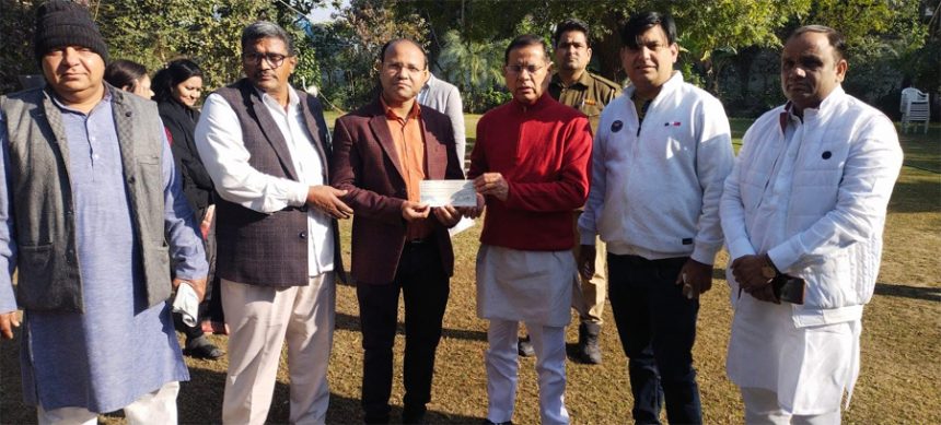 विधायक राजेश नागर ने बाबा सूरदास गौशाला को 1.23 लाख रुपये का चैक सौंपा