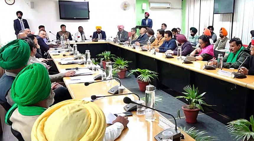 केंद्र का किसानों को 4 फसलों पर MSP का प्रस्ताव, 5 साल मक्का, कपास, अरहर-उड़द खरीदने का ऑफर