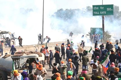 किसान आंदोलन में 2 की मौत, एक किसान, एक एसआई, पुलिस पर तलवार से हमला, 12 घायल