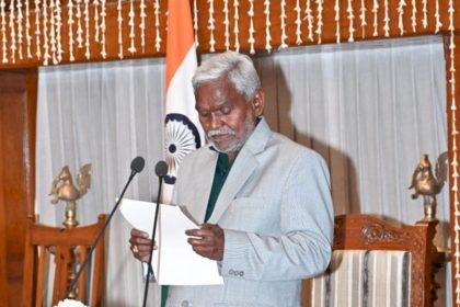 चंपई सोरेन झारखंड के 12वें CM बने, कांग्रेस-RJD के एक-एक विधायक ने भी ली शपथ