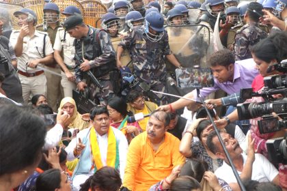 पुलिस झड़प के बाद अस्पताल पहुंचे बंगाल भाजपा चीफ, हिंसा प्रभावित संदेशखाली में रेप विक्टिम्स से मिलने जा रहे थे