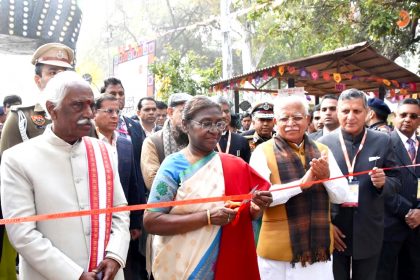 सूरजकुंड मेला देश-विदेश की सांस्कृतिक विरासत और हस्तशिल्पियों का महाकुंभ ही नहीं, बल्कि शिल्पकारों व कलाकारों के लिए बड़ा आर्थिक मंच भी है- राष्ट्रपति