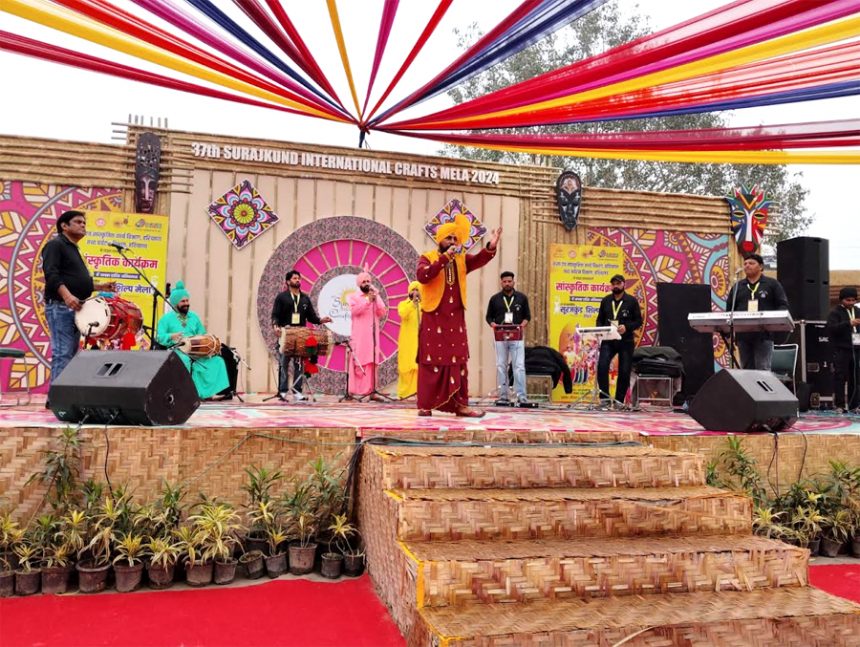 सूरजकुंड की वादियों में 18 फरवरी तक चलेगा हस्तशिल्प मेला