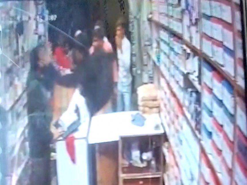 फरीदाबाद में मेडिकल स्टोर संचालक से मारपीट, दुकान में घुसे बदमाश, वजह पूछने पर बोले- ​​​​​लड़की को मैसेज करता है