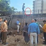 Shame on humanity: Throwing away the newborn; Dead body found stuck on iron grill