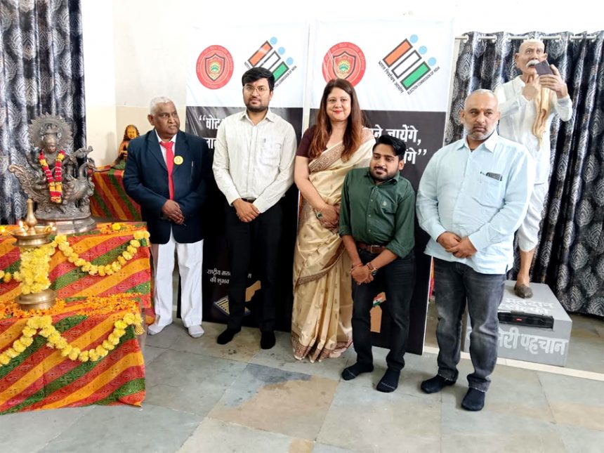 नेहरू कॉलेज में स्वीप गतिविधि मुहिम के अंतर्गत  "पहला वोट सरकार के नाम" 7दिवसीय  मतदान जागरूक प्रदर्शनी का किया शुभारंभ|