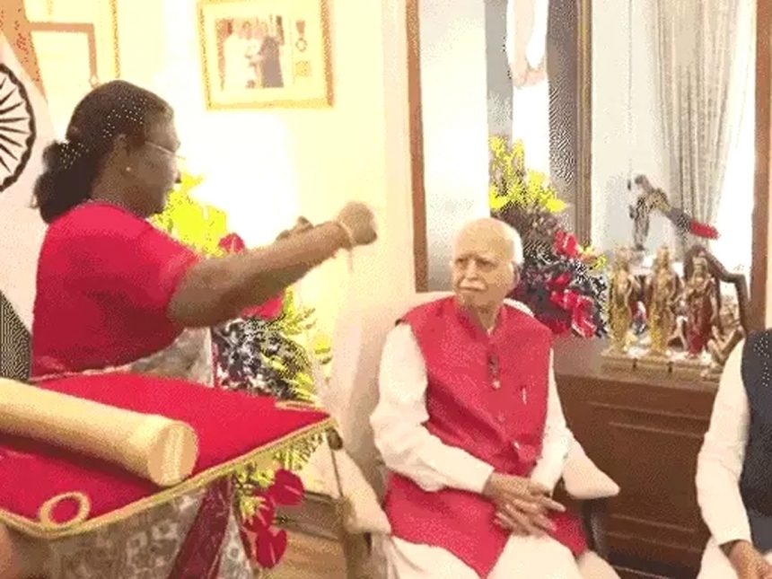 The President went home and gave Bharat Ratna to Advani: PM Modi