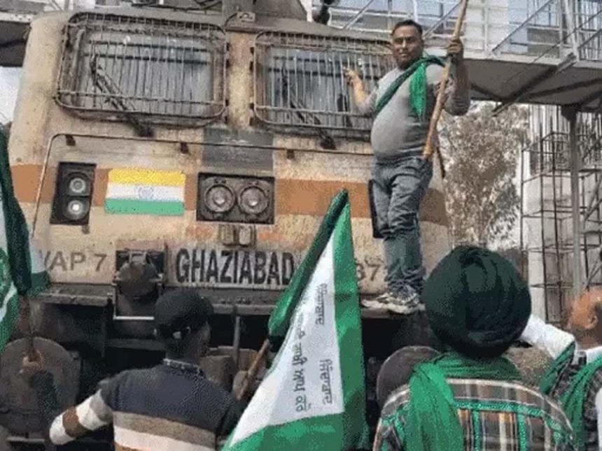 Farmers going to stop rail in Haryana detained: Railway tracks blocked for 4 hours in Punjab