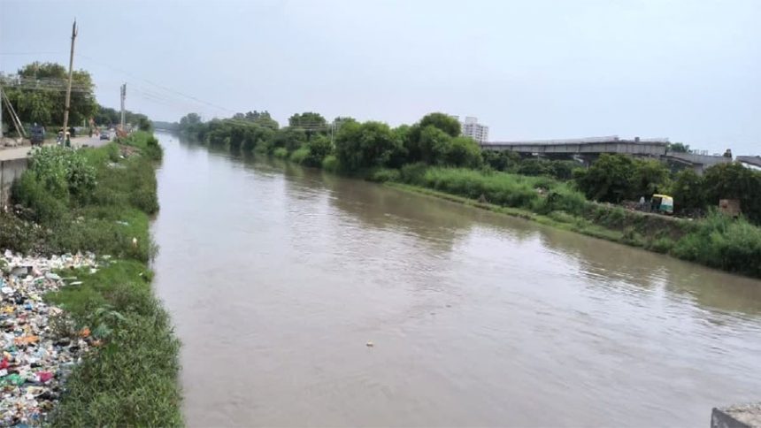Search for missing girl in canal in Faridabad, father had refused to play Holi, she disappeared from home without eating food