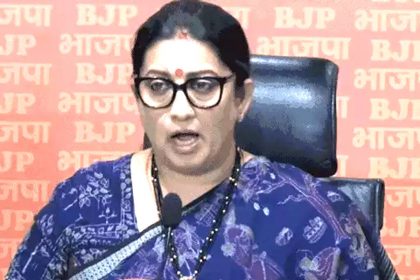 Smriti said- Rahul had said that Kejriwal is corrupt: Liquor scam has happened.