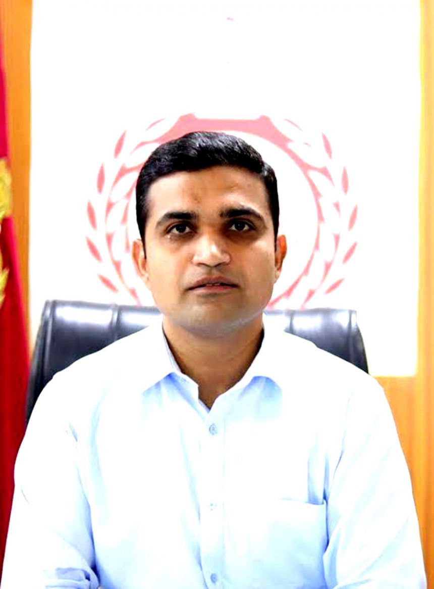 Use videography and digital cameras during elections as per the guidelines of the Election Commission: District Magistrate Vikram Singh