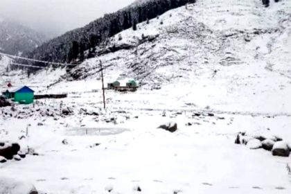 जम्मू में लैंडस्लाइड, महिला और 3 बच्चों की मौत, यूपी में आंधी-बरसात में 3 की जान गई