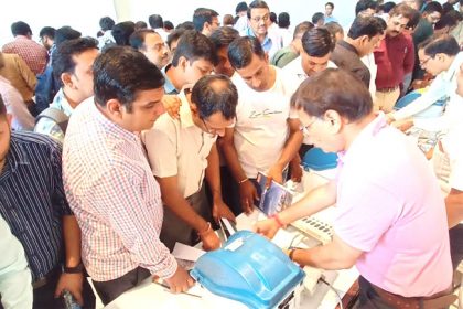 Officers are being given training to make the election festival of Lok Sabha elections-2024 fair and free.