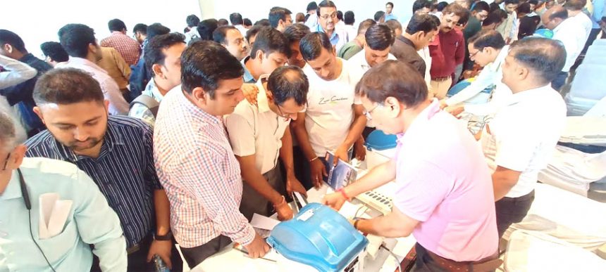 Officers are being given training to make the election festival of Lok Sabha elections-2024 fair and free.