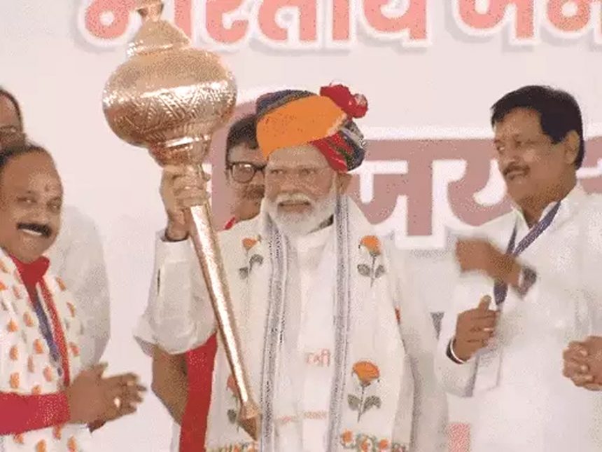 Listening to Hanuman Chalisa is also a crime during Congress rule: