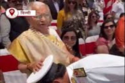 Dinesh Tripathi becomes the new Chief of Navy: Touches mother's feet before taking oath