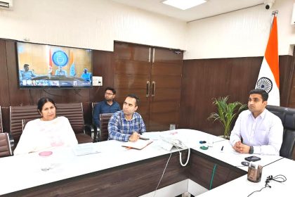 Notice given to schools opening schools on holiday on Thursday, orders for action