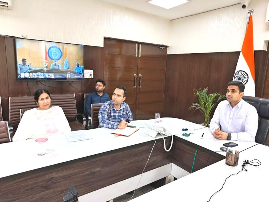 Notice given to schools opening schools on holiday on Thursday, orders for action