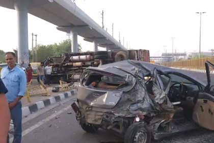 Canter overturns after colliding with car in Faridabad: Accident near Bata Metro Station