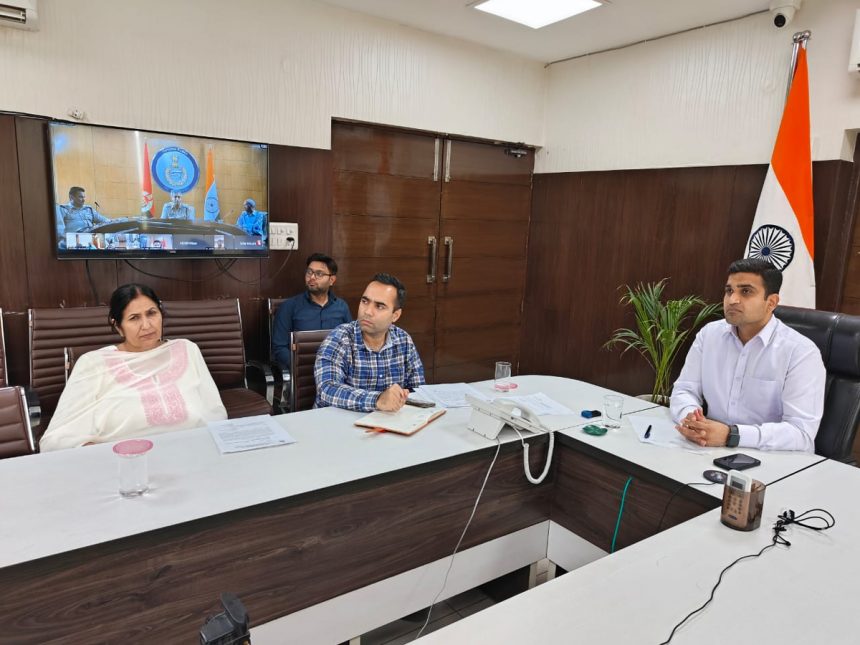 नियमों का उलंघन करने वाली छह स्कूल बसें इंपाउंड : उपायुक्त विक्रम सिंह