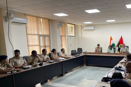 लोकसभा चुनाव मध्य नजर शराब तस्करी पर रोक हेतु आबकारी विभाग के अधिकारियों साथ पुलिस ने की संयुक्त बैठक