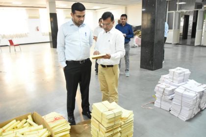 लोकसभा चुनाव के तहत जिला निर्वाचन अधिकारी विक्रम सिंह ने मतगणना केंद्रों का गंभीरता से किया निरीक्षण