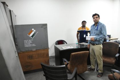 इशेंसियल सर्विसेज वाले कर्मियों के मतदान के लिए उपायुक्त कार्यालय में बनाया गया मतदान केंद्र, 19 मई से शुरू होगी मतदान प्रक्रिया