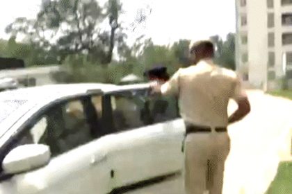 Delhi Police arrived to take Swati's statement in the misbehavior case.