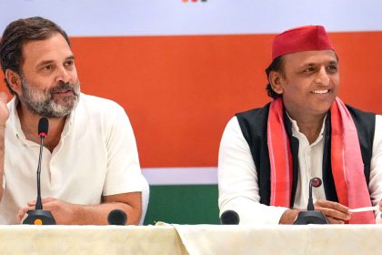 Ruckus in Rahul-Akhilesh's meeting, both left the stage