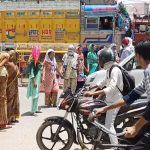 पेयजल की किल्लत से परेशान संजय कॉलोनी वासियों का फूटा गुस्सा, किया रोड जाम