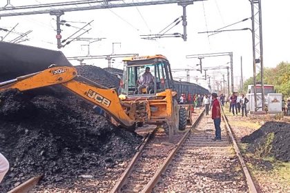 Goods train coaches derailed in Faridabad; A train full of coal was going towards Delhi