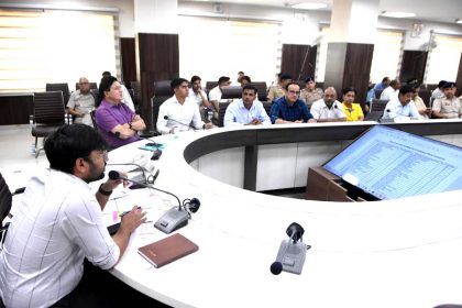 Those departments which have more public dealings should settle the complaints on time.