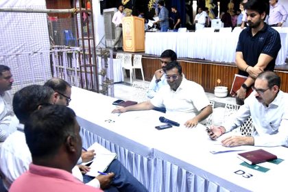Municipal Corporation's Additional Commissioner Swapnil Ravindra Patil gave necessary guidelines to the personnel appointed in postal ballot counting.